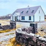 Irish Isle Oasis: Spacious 5-bedroom Retreat Hébergement de vacances