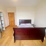 Irish Isle Oasis: Spacious 5-bedroom Retreat Bungowla