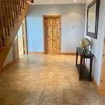 Hébergement de vacances Irish Isle Oasis: Spacious 5-bedroom Retreat