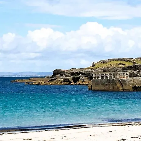 Irish Isle Oasis: Spacious 5-bedroom Retreat