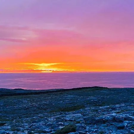 Irish Isle Oasis: Spacious 5-bedroom Retreat Σπίτι διακοπών *