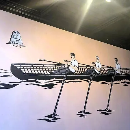 Irish Isle Oasis: Spacious 5-bedroom Retreat Σπίτι διακοπών *