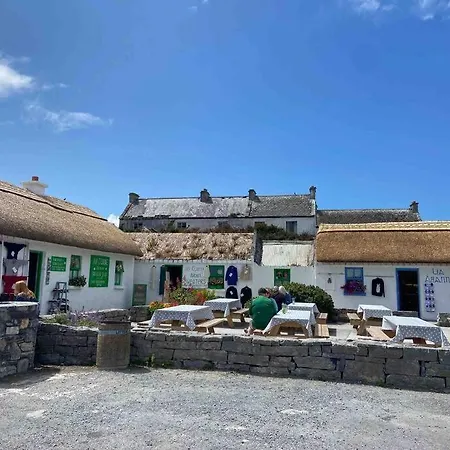 Irish Isle Oasis: Spacious 5-bedroom Retreat Σπίτι διακοπών *