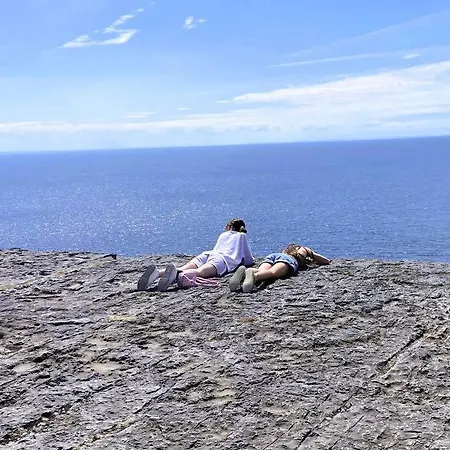 Irish Isle Oasis: Spacious 5-bedroom Retreat Σπίτι διακοπών Bungowla