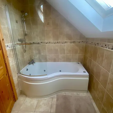 Σπίτι διακοπών Irish Isle Oasis: Spacious 5-bedroom Retreat