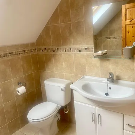 Irish Isle Oasis: Spacious 5-bedroom Retreat Prázdninový dům Bungowla