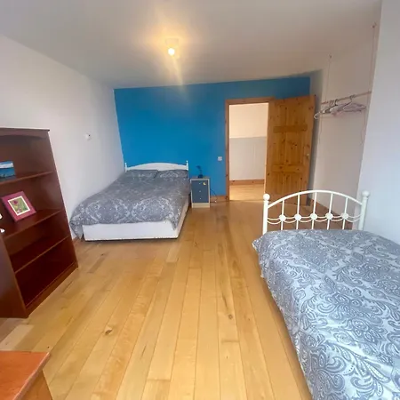 Feriehus Irish Isle Oasis: Spacious 5-bedroom Retreat *