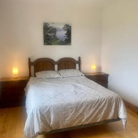 Irish Isle Oasis: Spacious 5-bedroom Retreat Feriehus *