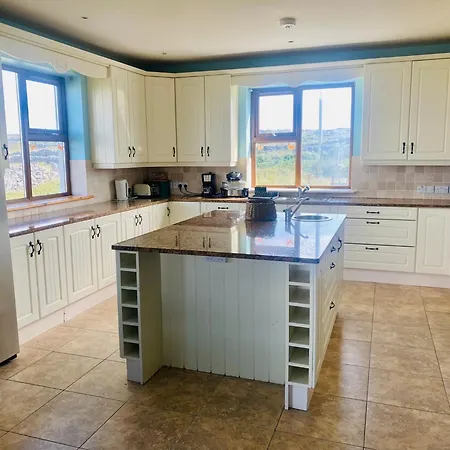 Prázdninový dům Irish Isle Oasis: Spacious 5-bedroom Retreat Bungowla