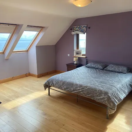 Irish Isle Oasis: Spacious 5-bedroom Retreat Prázdninový dům *