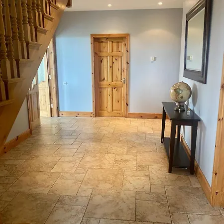 Feriehus Irish Isle Oasis: Spacious 5-bedroom Retreat