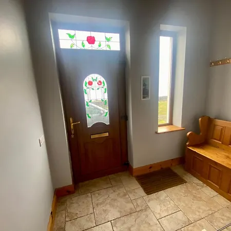 Irish Isle Oasis: Spacious 5-bedroom Retreat Feriehus Bungowla