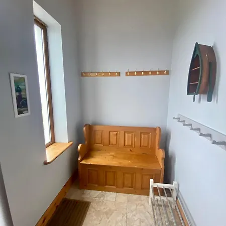 Irish Isle Oasis: Spacious 5-bedroom Retreat بيت للعطل Bungowla