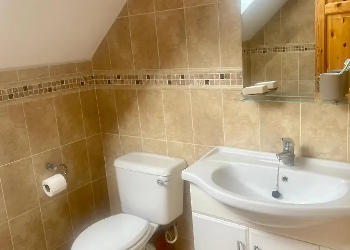 Irish Isle Oasis: Spacious 5-bedroom Retreat Hébergement de vacances Bungowla