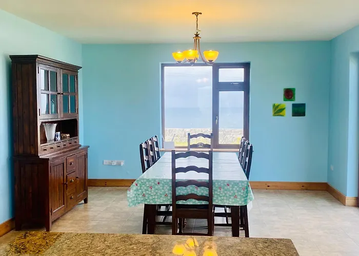 Irish Isle Oasis: Spacious 5-bedroom Retreat Tatil Evi