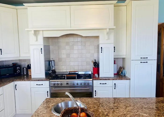 Irish Isle Oasis: Spacious 5-bedroom Retreat Tatil Evi