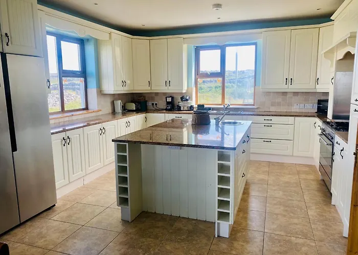 Hébergement de vacances Irish Isle Oasis: Spacious 5-bedroom Retreat Bungowla