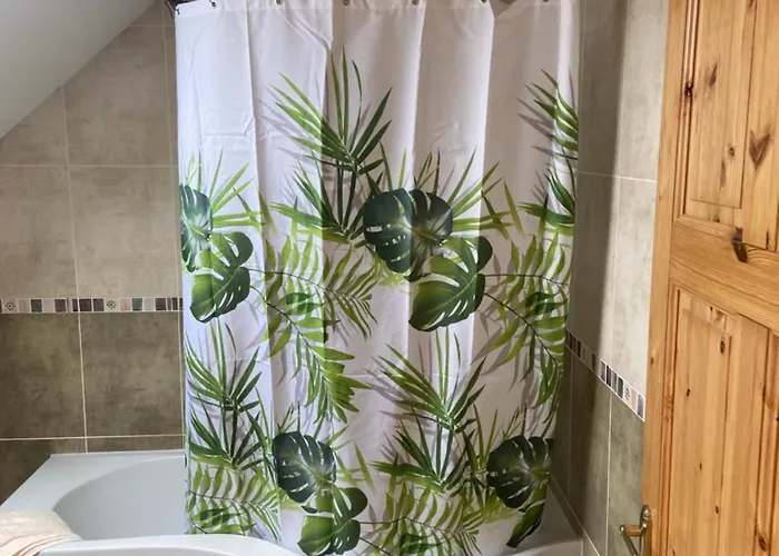 Hébergement de vacances Irish Isle Oasis: Spacious 5-bedroom Retreat *