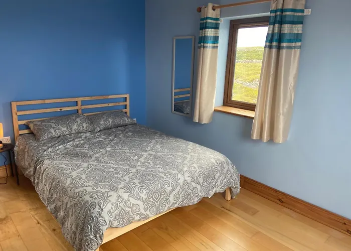 Irish Isle Oasis: Spacious 5-bedroom Retreat Bungowla