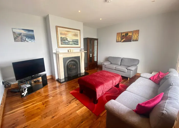 Irish Isle Oasis: Spacious 5-bedroom Retreat