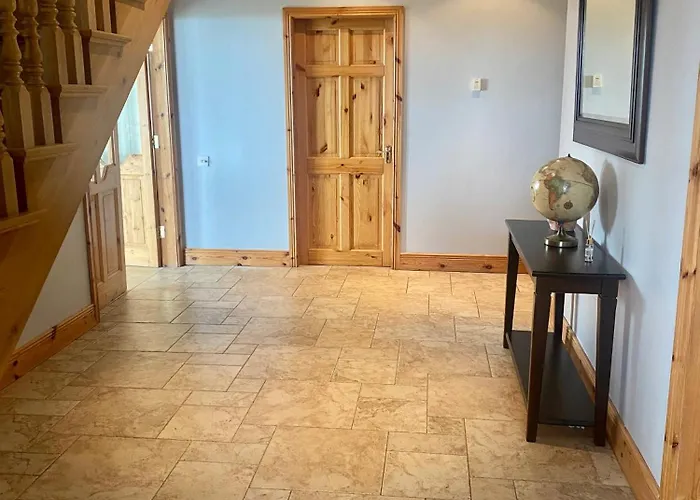 Hébergement de vacances Irish Isle Oasis: Spacious 5-bedroom Retreat