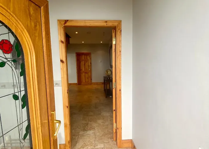 Tatil Evi Irish Isle Oasis: Spacious 5-bedroom Retreat